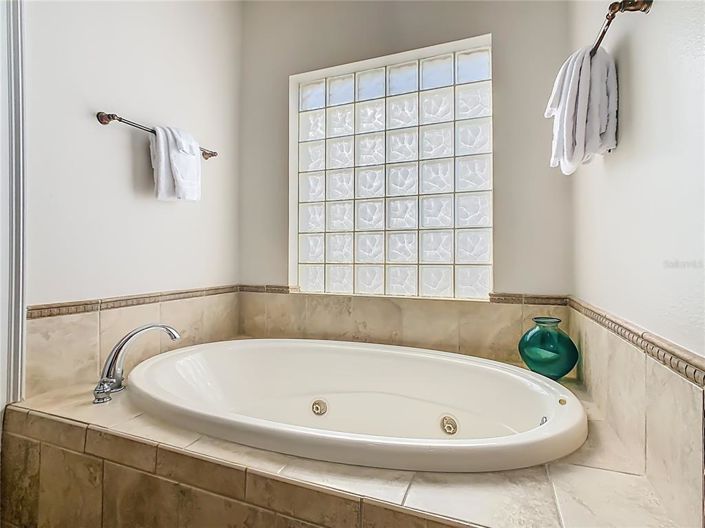 Image No.20-5 Bed Property for sale