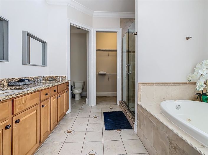 Image No.26-5 Bed Property for sale