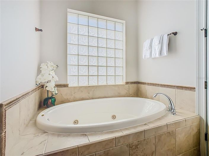 Image No.27-5 Bed Property for sale