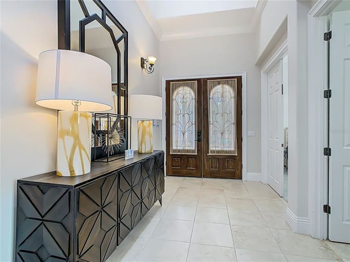 Image No.7-5 Bed Property for sale