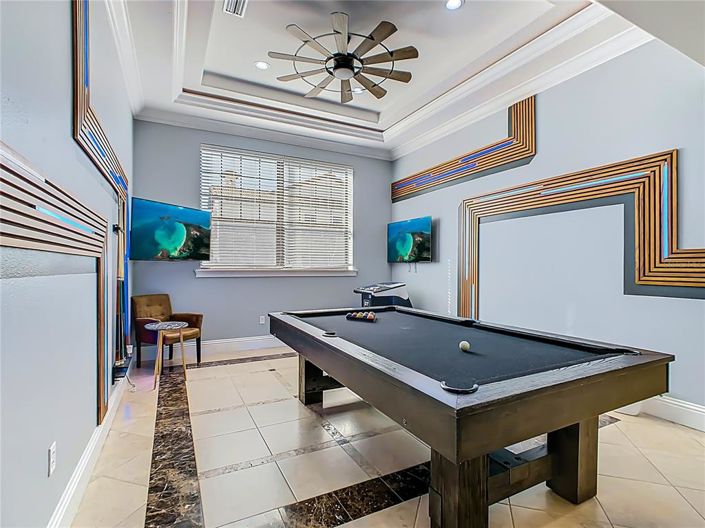 Image No.8-5 Bed Property for sale