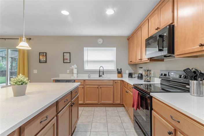 Image No.12-6 Bed Property for sale