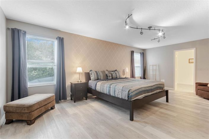 Image No.19-6 Bed Property for sale