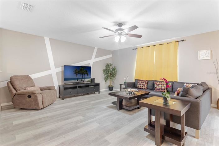 Image No.8-6 Bed Property for sale