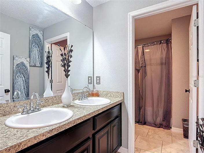 Image No.34-5 Bed Property for sale