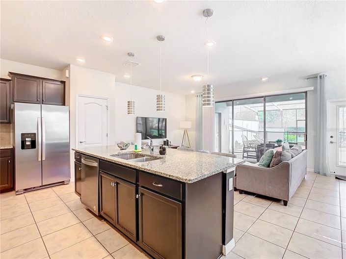 Image No.6-5 Bed Townhouse for sale