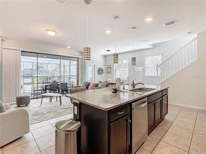 Image No.8-5 Bed Townhouse for sale