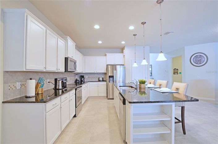 Image No.11-8 Bed Property for sale