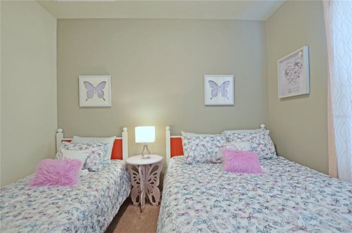 Image No.18-8 Bed Property for sale