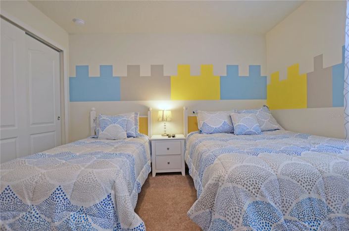 Image No.32-8 Bed Property for sale