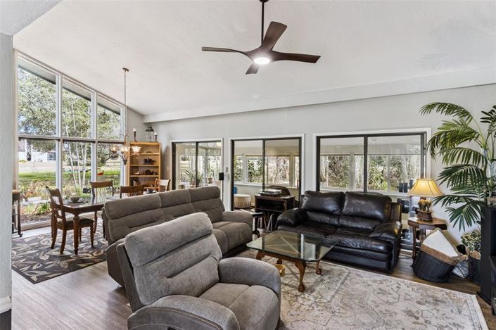 Image No.6-3 Bed Townhouse for sale