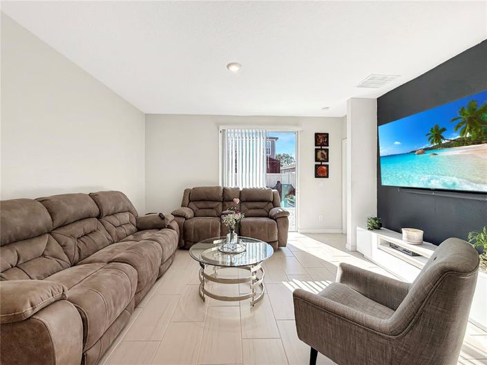 Image No.17-3 Bed Property for sale