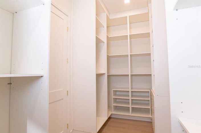 Image No.11-4 Bed Property for sale