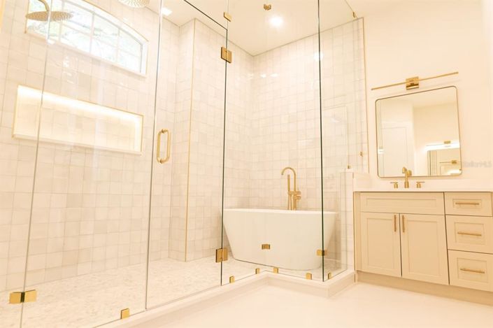 Image No.12-4 Bed Property for sale