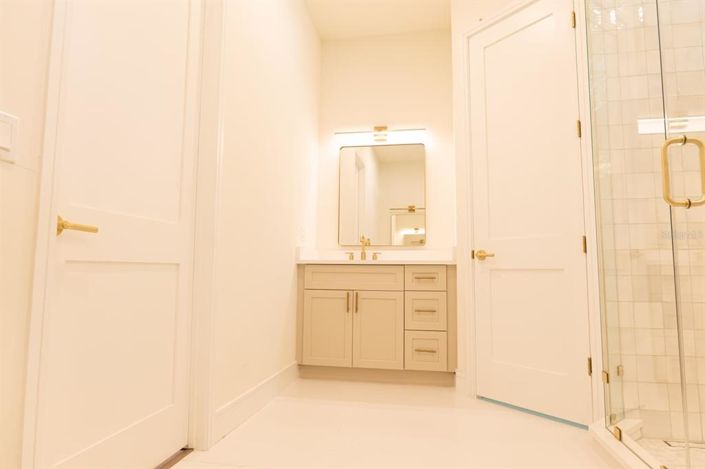 Image No.17-4 Bed Property for sale