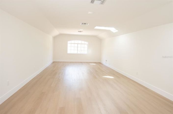 Image No.8-4 Bed Property for sale