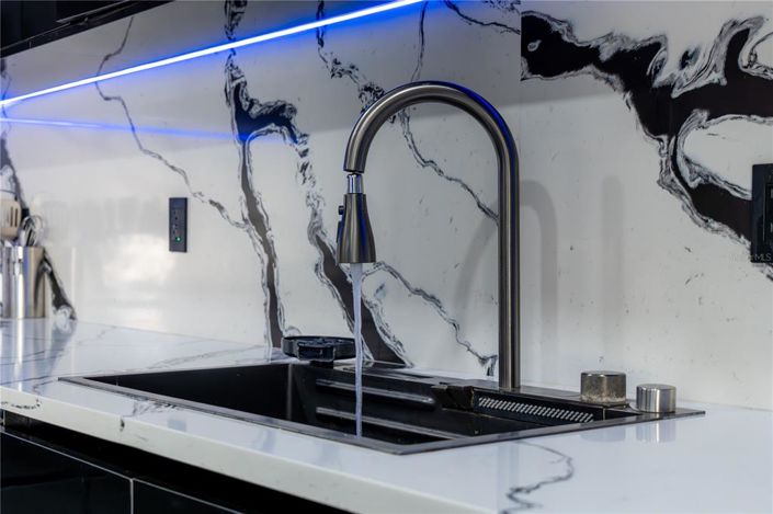 Image No.10-4 Bed Property for sale