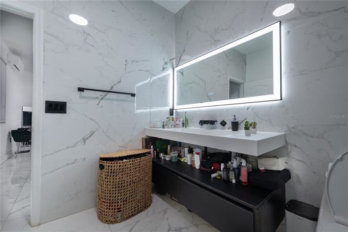 Image No.17-4 Bed Property for sale