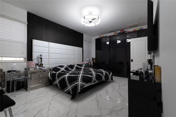 Image No.18-4 Bed Property for sale