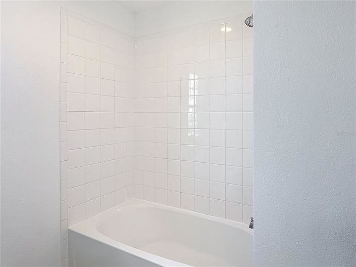 Image No.28-5 Bed Property for sale