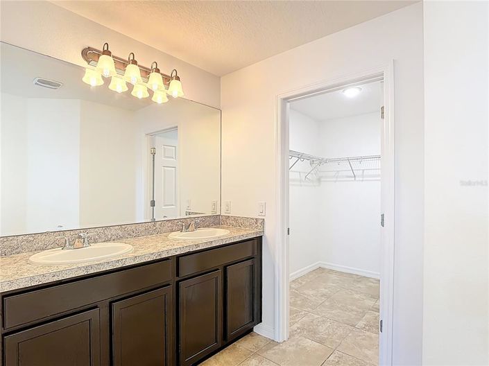 Image No.33-5 Bed Property for sale