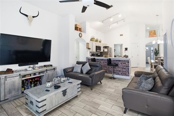 Image No.10-4 Bed Property for sale