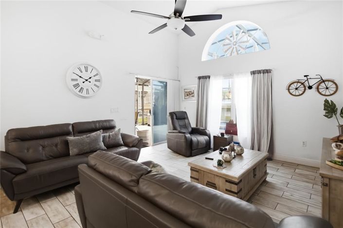 Image No.9-Propriété de 4 chambres à vendre à Kissimmee