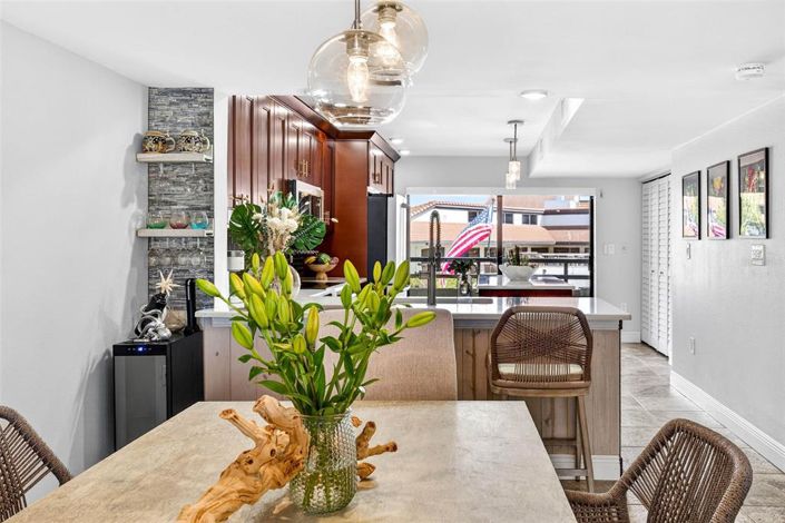 Image No.15-2 Bed Townhouse for sale