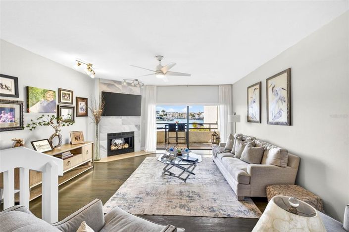 Image No.18-2 Bed Townhouse for sale