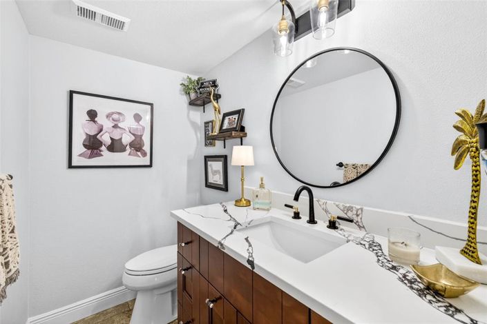 Image No.25-2 Bed Townhouse for sale