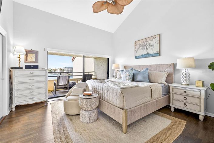 Image No.33-2 Bed Townhouse for sale