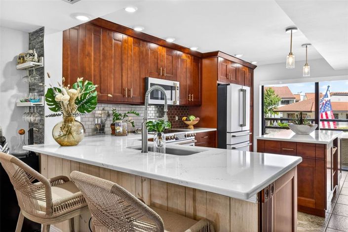 Image No.8-2 Bed Townhouse for sale