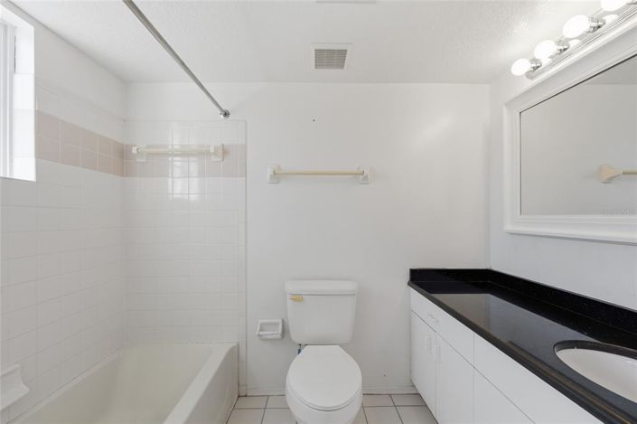 Image No.23-2 Bed Townhouse for sale