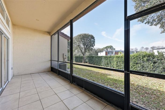 Image No.25-2 Bed Townhouse for sale