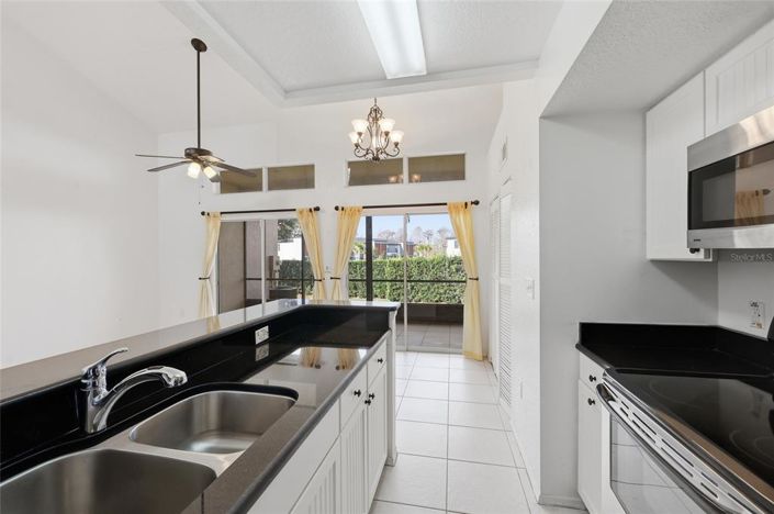 Image No.8-2 Bed Townhouse for sale