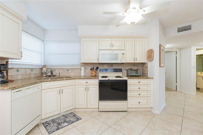 Image No.10-2 Bed Property for sale