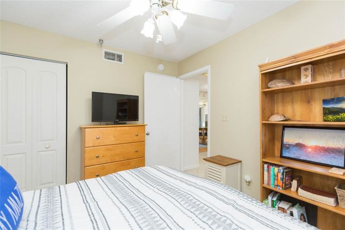 Image No.17-2 Bed Property for sale