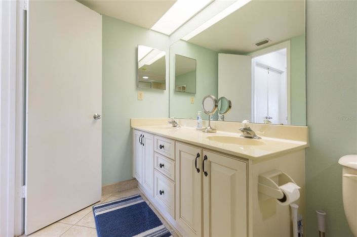 Image No.25-2 Bed Property for sale