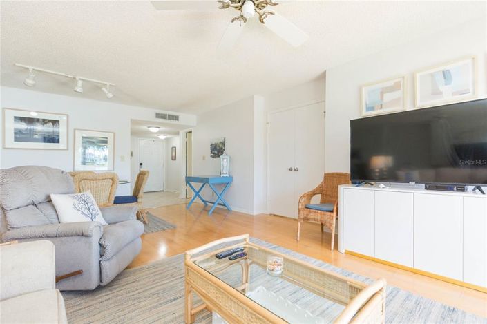 Image No.8-2 Bed Property for sale