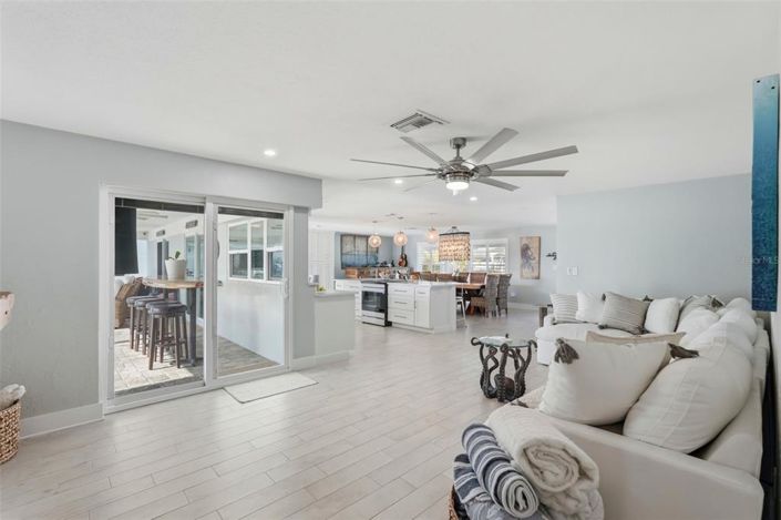 Image No.16-4 Bed Property for sale