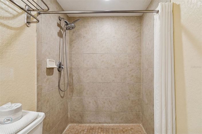 Image No.36-2 Bed Property for sale