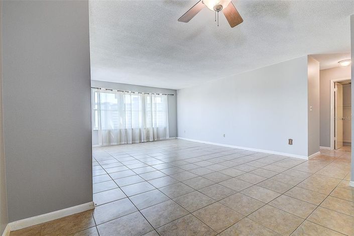 Image No.10-2 Bed Property for sale