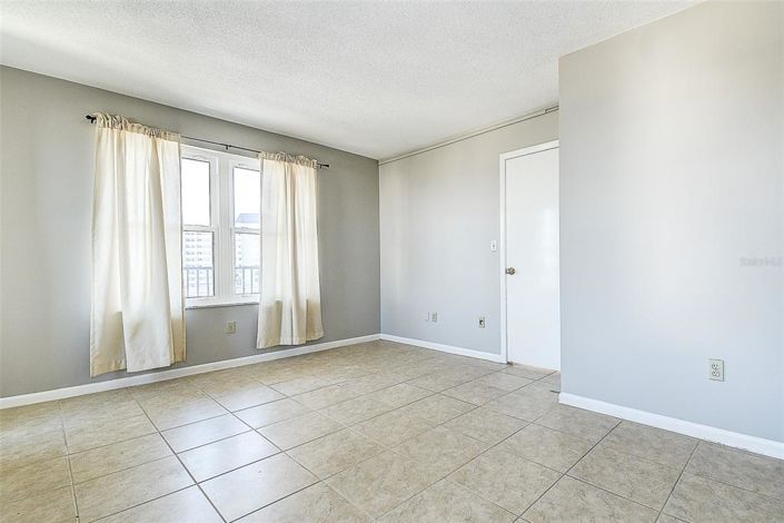 Image No.15-2 Bed Property for sale