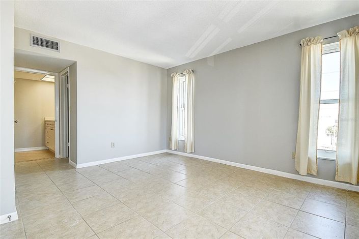 Image No.17-2 Bed Property for sale