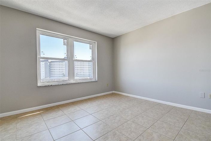 Image No.21-2 Bed Property for sale