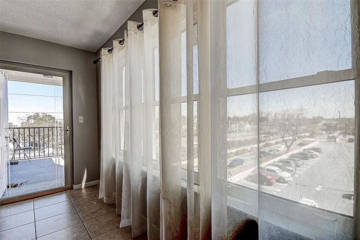 Image No.25-2 Bed Property for sale