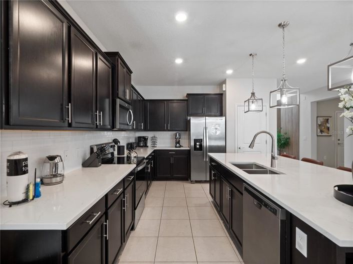 Image No.13-8 Bed Property for sale