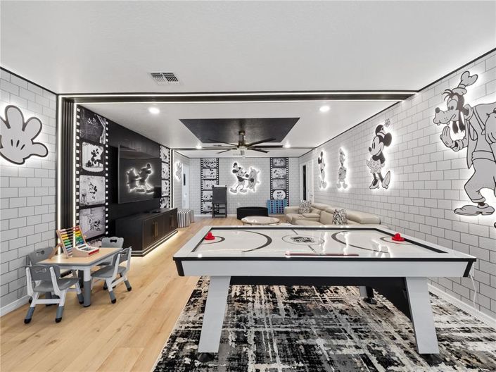 Image No.30-8 Bed Property for sale