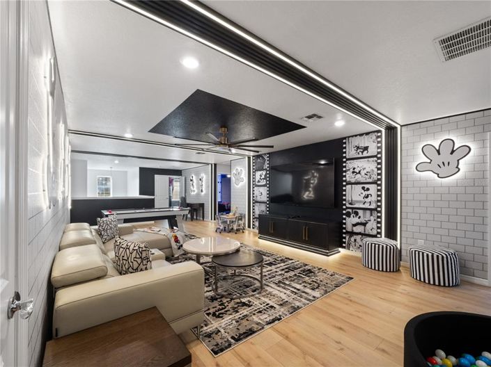 Image No.31-8 Bed Property for sale