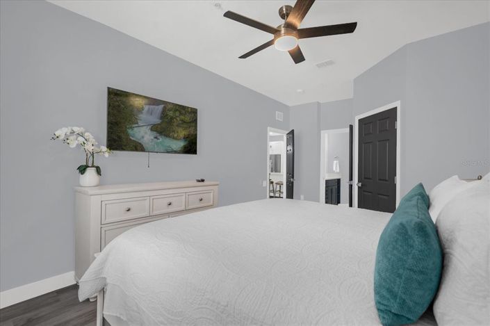 Image No.12-3 Bed Property for sale